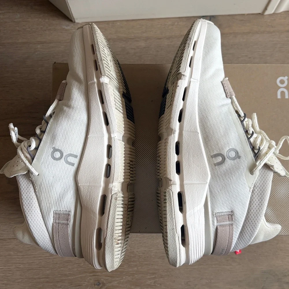 GUC on running cloudnova 2 ice/sand size 5.5 with original shoe box - Picture 7 of 16